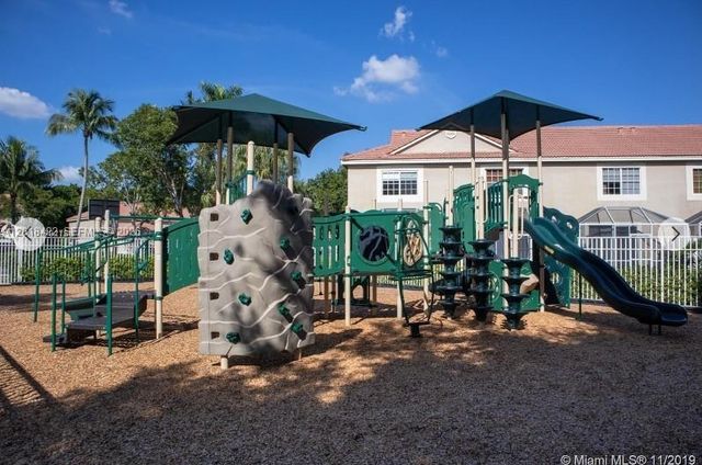 982 Sevilla Cir 982, Weston, FL 33326