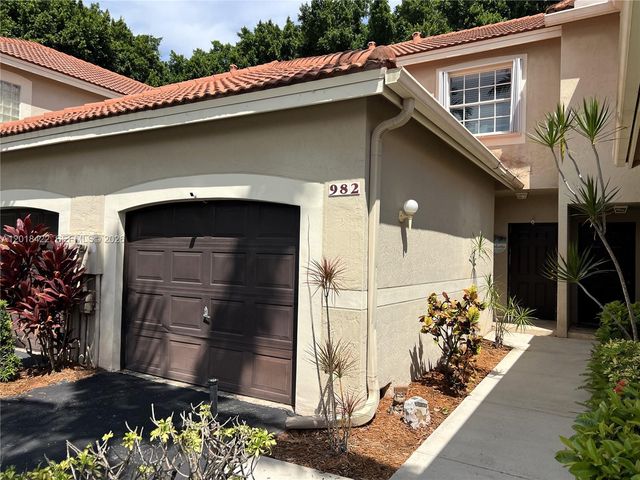 982 Sevilla Cir 982, Weston, FL 33326