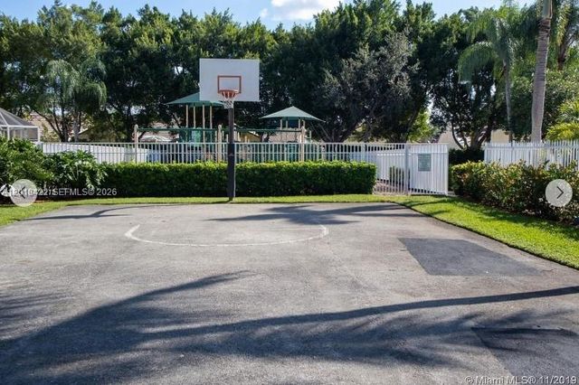 982 Sevilla Cir 982, Weston, FL 33326