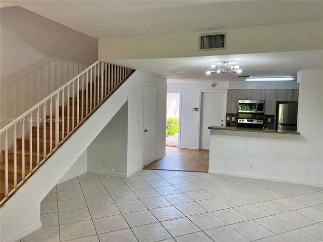 982 Sevilla Cir 982, Weston, FL 33326