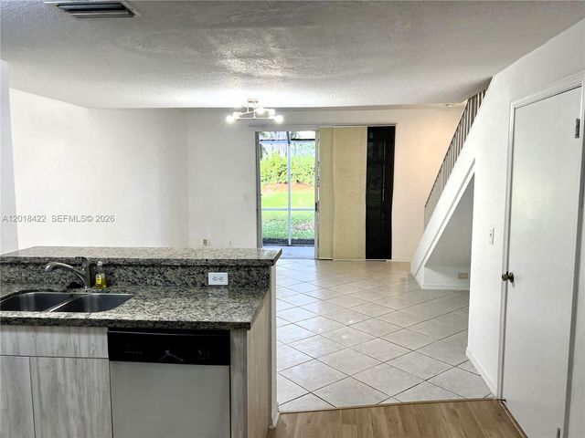 982 Sevilla Cir 982, Weston, FL 33326