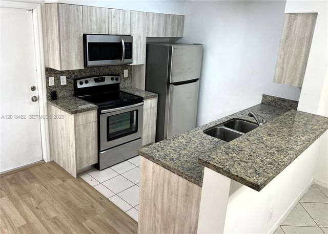 982 Sevilla Cir 982, Weston, FL 33326