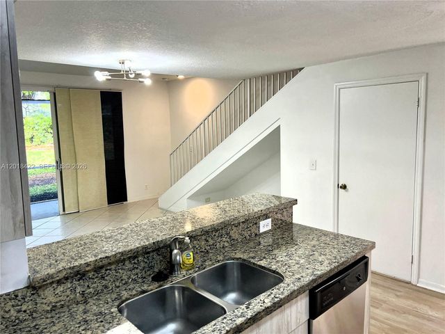 982 Sevilla Cir 982, Weston, FL 33326