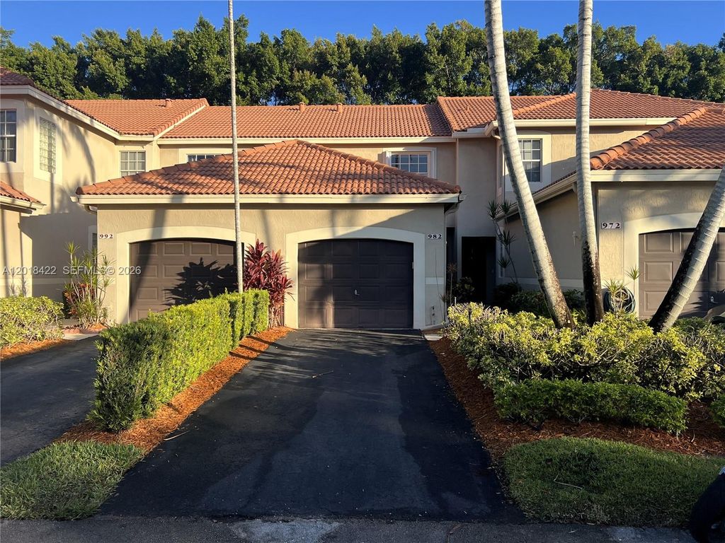 982 Sevilla Cir 982, Weston, FL 33326