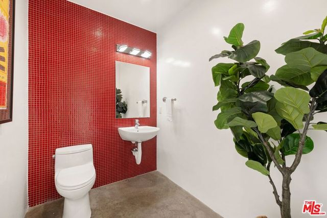 803 Wilcox Avenue 7, Los Angeles, CA 90038