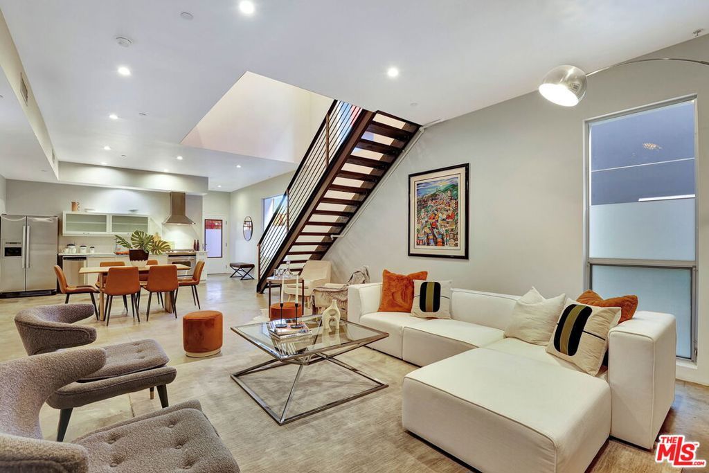 803 Wilcox Avenue 7, Los Angeles, CA 90038