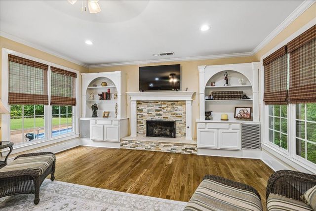 9324 OAK KNOLL CV, Cordova, TN 38018
