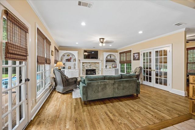 9324 OAK KNOLL CV, Cordova, TN 38018