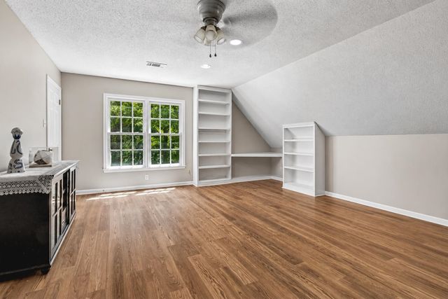 9324 OAK KNOLL CV, Cordova, TN 38018
