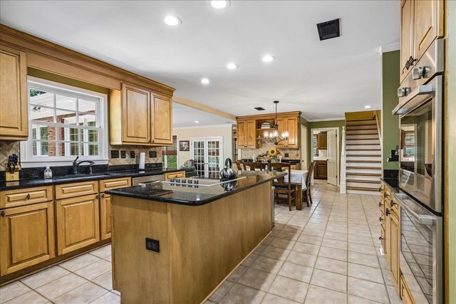 9324 OAK KNOLL CV, Cordova, TN 38018