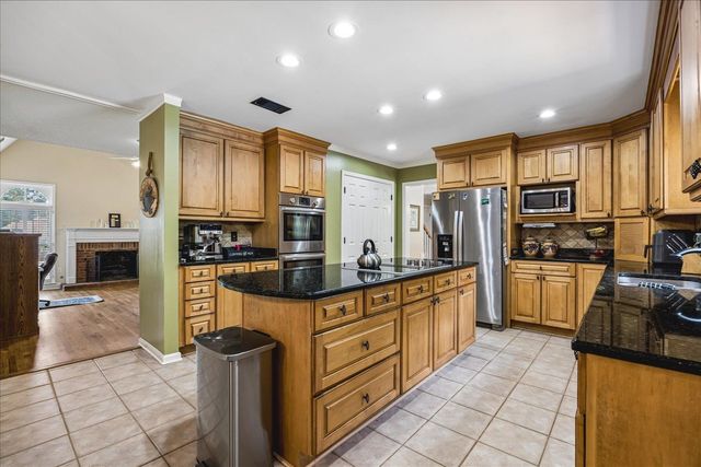 9324 OAK KNOLL CV, Cordova, TN 38018