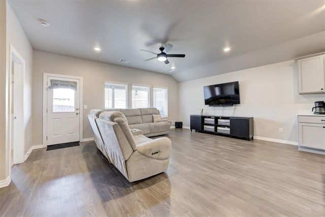 10401 NW 26th Street, Yukon, OK 73099