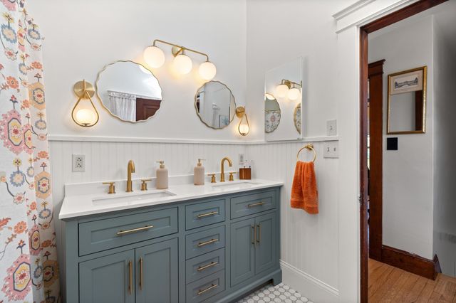 132 Luce St, Lowell, MA 01852