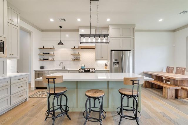 2308 W Mickey Drive, Mustang, OK 73064