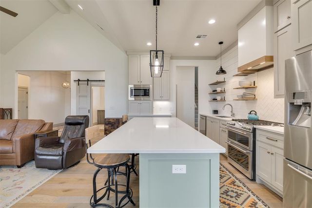 2308 W Mickey Drive, Mustang, OK 73064