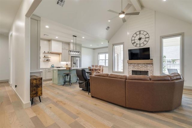 2308 W Mickey Drive, Mustang, OK 73064