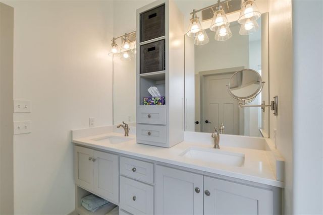 2308 W Mickey Drive, Mustang, OK 73064