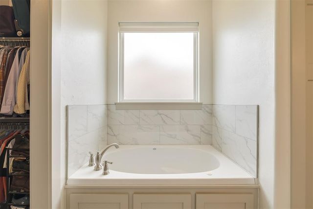 2308 W Mickey Drive, Mustang, OK 73064