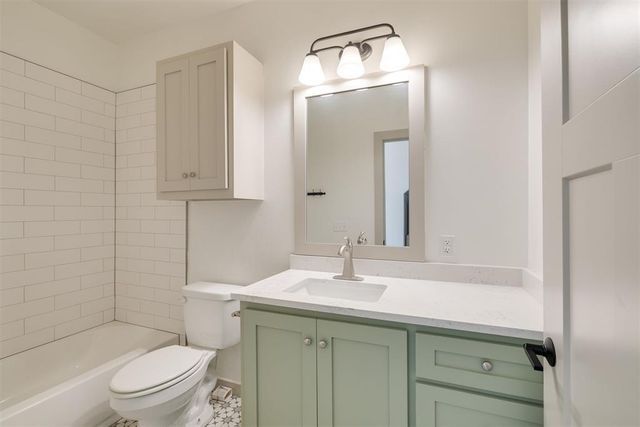 2308 W Mickey Drive, Mustang, OK 73064