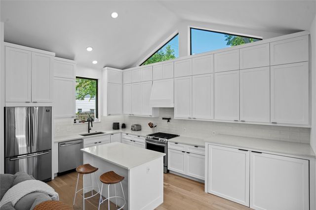 2216 Lindell Ave 2, Austin, TX 78704