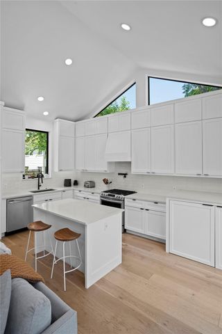 2216 Lindell Ave 2, Austin, TX 78704