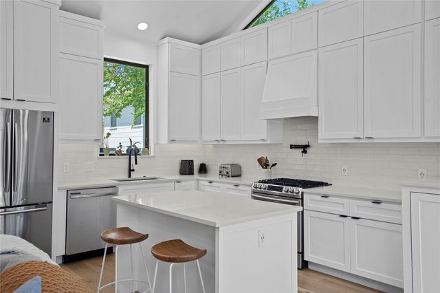 2216 Lindell Ave 2, Austin, TX 78704