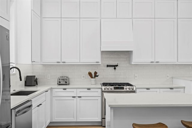 2216 Lindell Ave 2, Austin, TX 78704
