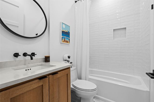 2216 Lindell Ave 2, Austin, TX 78704