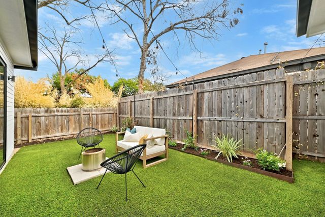 2216 Lindell Ave 2, Austin, TX 78704