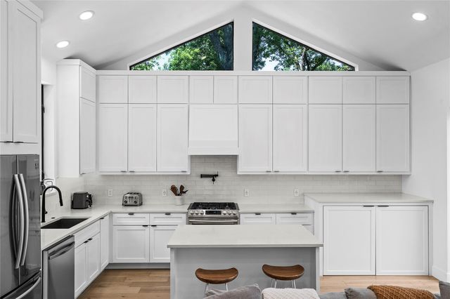 2216 Lindell Ave 2, Austin, TX 78704