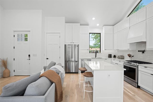 2216 Lindell Ave 2, Austin, TX 78704