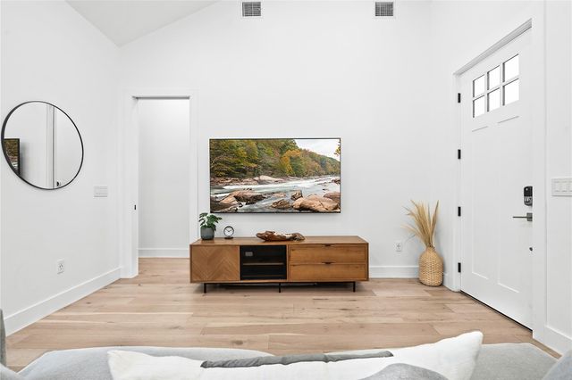 2216 Lindell Ave 2, Austin, TX 78704