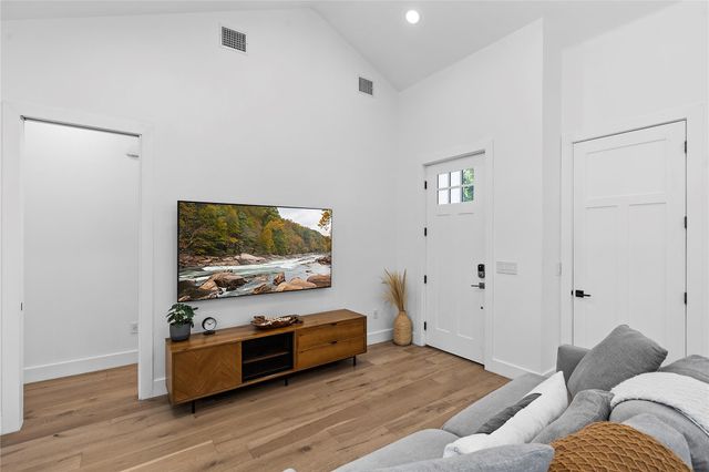 2216 Lindell Ave 2, Austin, TX 78704