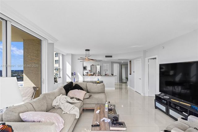 19501 W Country Club Dr 1904, Aventura, FL 33180