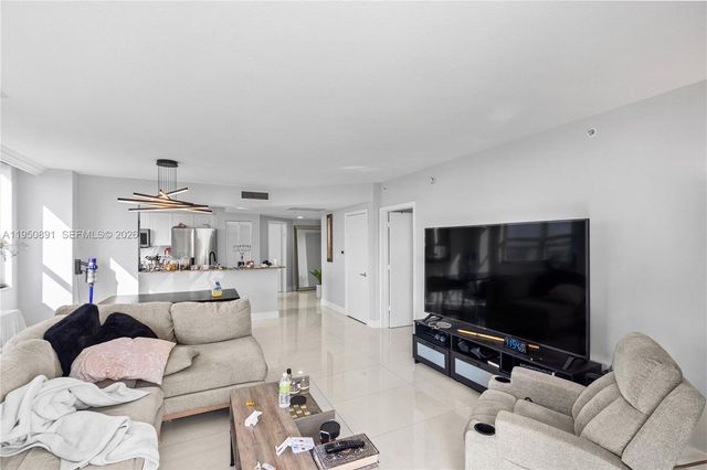 19501 W Country Club Dr 1904, Aventura, FL 33180