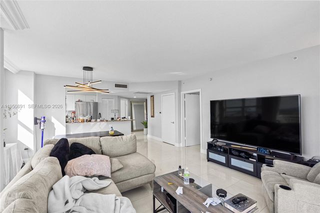 19501 W Country Club Dr 1904, Aventura, FL 33180