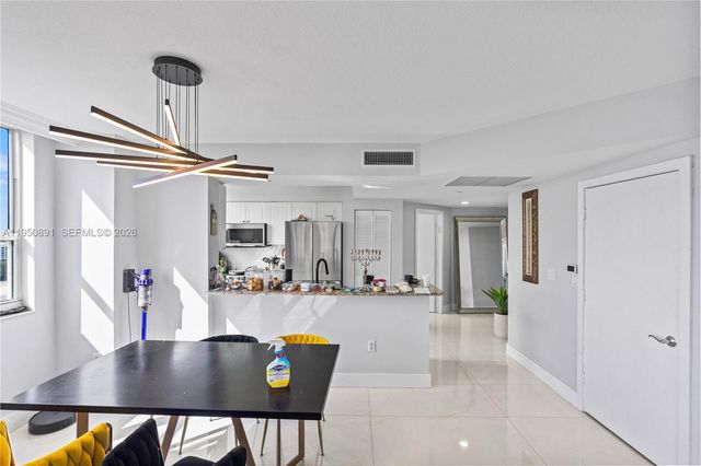 19501 W Country Club Dr 1904, Aventura, FL 33180