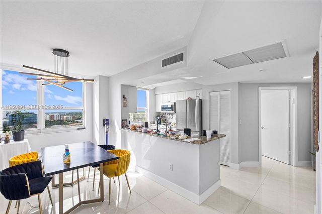 19501 W Country Club Dr 1904, Aventura, FL 33180