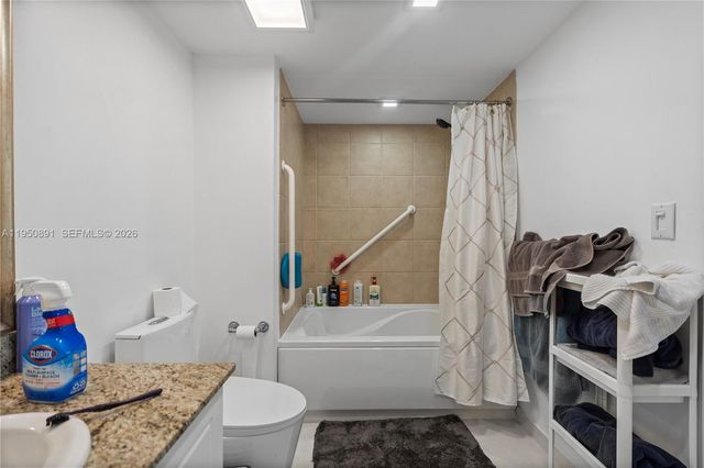 19501 W Country Club Dr 1904, Aventura, FL 33180