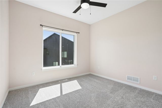 916 Summit Ct, Tiffin, IA 52340