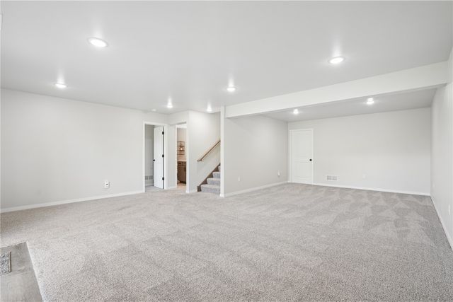 916 Summit Ct, Tiffin, IA 52340