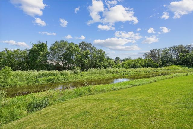 916 Summit Ct, Tiffin, IA 52340