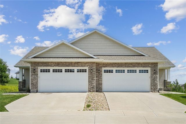 916 Summit Ct, Tiffin, IA 52340