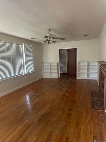 9161 Meadowood St, Baton Rouge, LA 70815