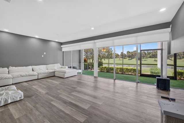 2435 PRESIDENTIAL Way G, West Palm Beach, FL 33401