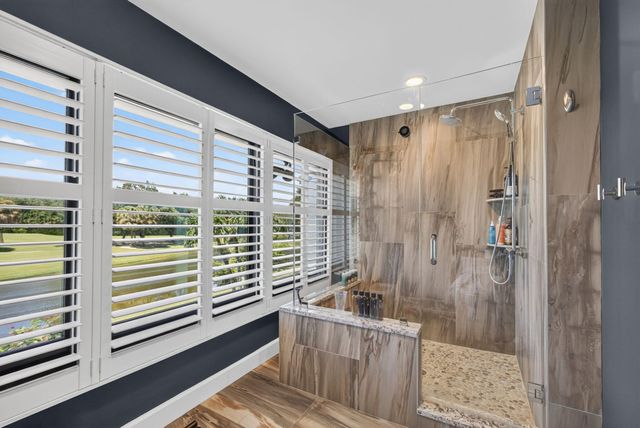 2435 PRESIDENTIAL Way G, West Palm Beach, FL 33401