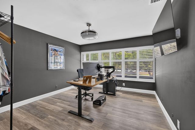 2435 PRESIDENTIAL Way G, West Palm Beach, FL 33401