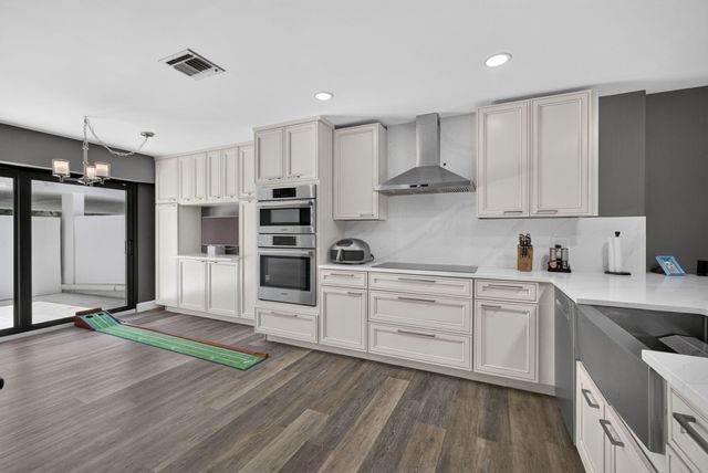 2435 PRESIDENTIAL Way G, West Palm Beach, FL 33401