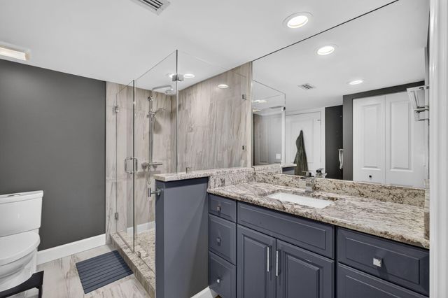 2435 PRESIDENTIAL Way G, West Palm Beach, FL 33401