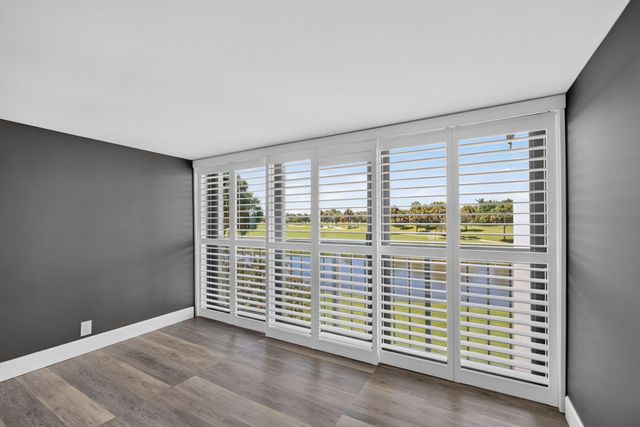 2435 PRESIDENTIAL Way G, West Palm Beach, FL 33401